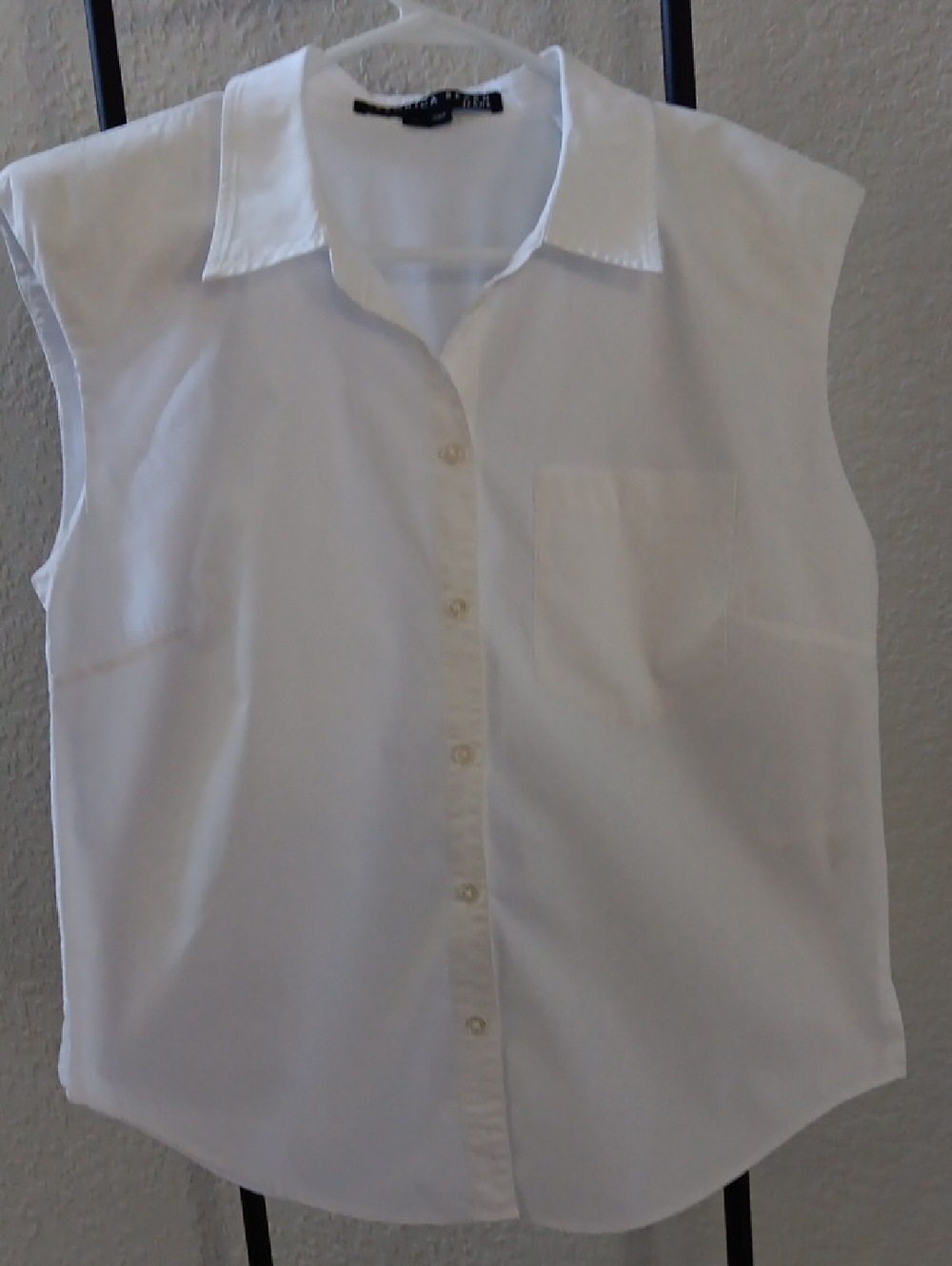 VERONICA BEARD..PADDED SHOULDERS SLEEVELESS BLOUSE..MEDIUM